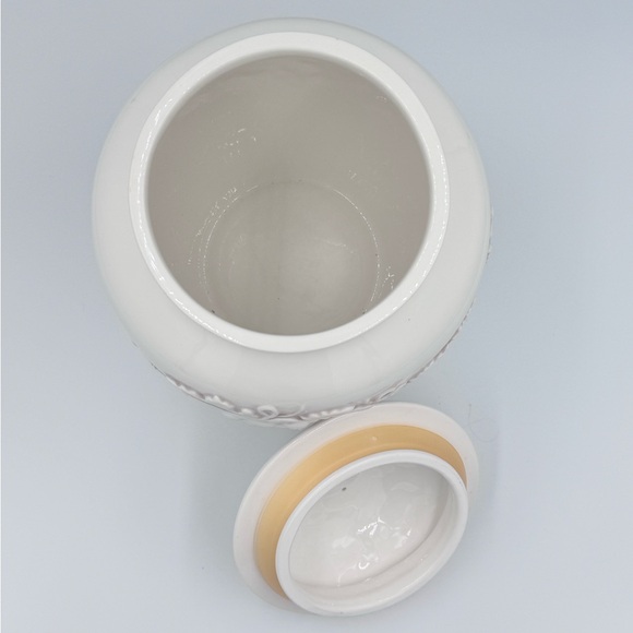 Seattle Inspirado Stonelite Antique White Cookie Jar Grapes/Vine Design - Picture 6 of 8